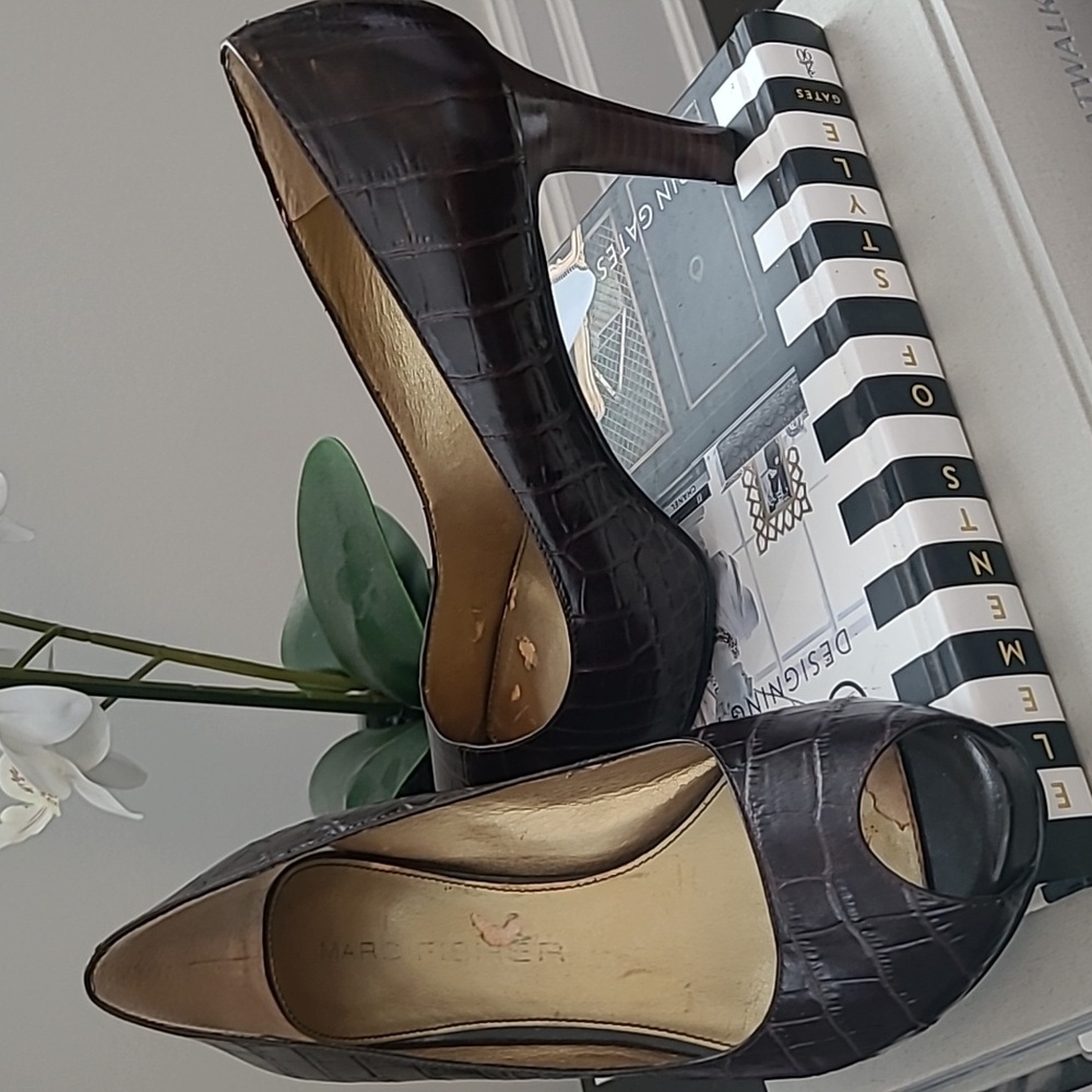 NWOT Marc Fisher leather brown croco print peep toe. Size 8. Never worn.